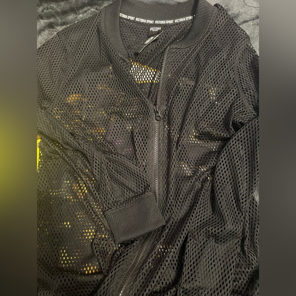 Cute long sleeve with tags